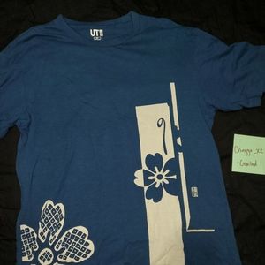 Uniqlo Graphic Tee